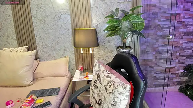 LuciaWallace webcam