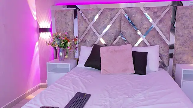 LolaGray__ webcam