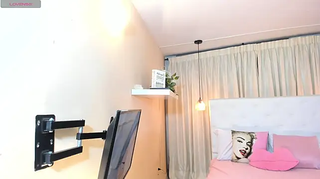 Samantha_Lenox webcam