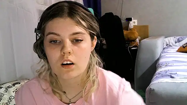 Never_Enoughh webcam