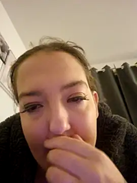 Elegant-Faye36 webcam
