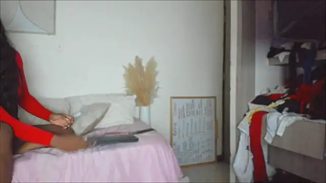 ZOEGARNER01 webcam