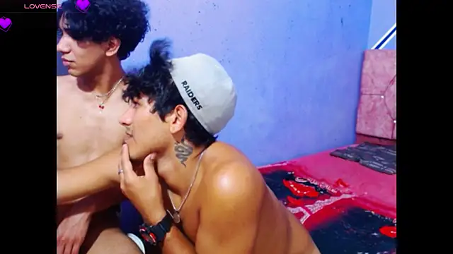 FRIENDS_LATINOS webcam