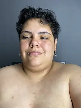 Hailey_Curvy webcam