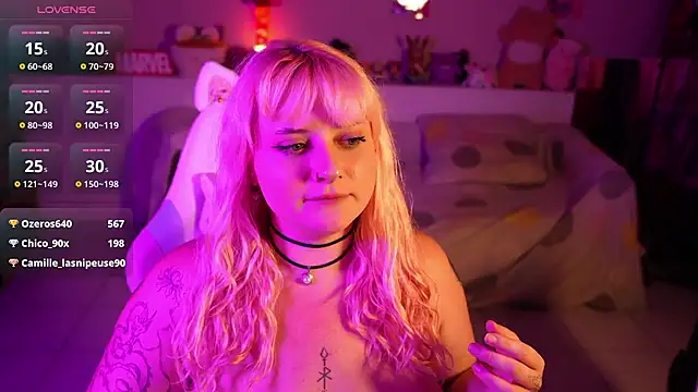 Khitsunii live cam on StripChat