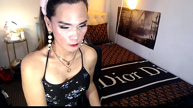 NinaDOM4CUM webcam