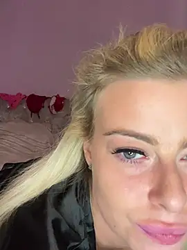 Spicyblondee webcam