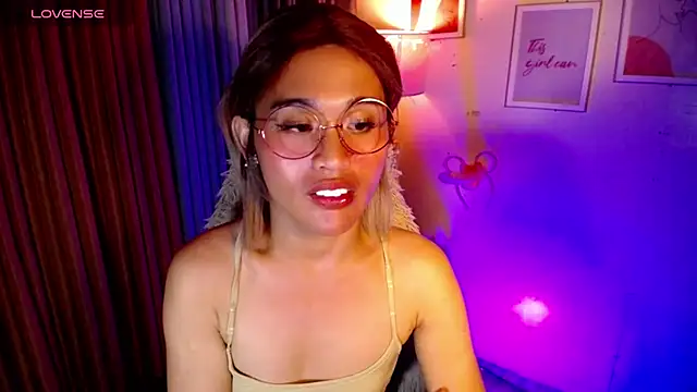 urmidnightcravingsxx webcam