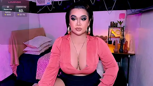asiankatyhuge live cam on StripChat