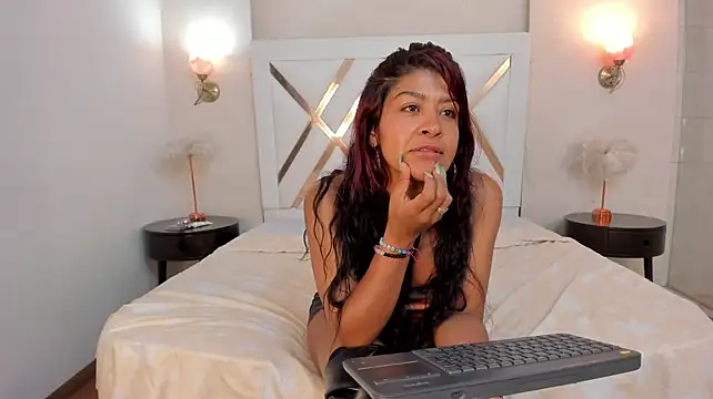 Sky_Collins_ webcam