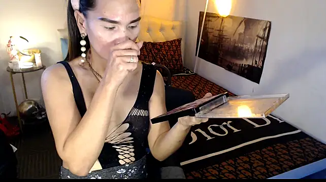 NinaDOM4CUM webcam