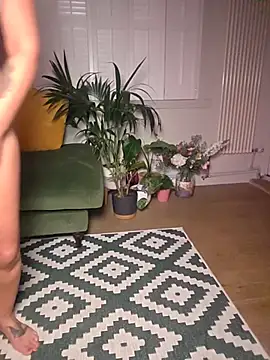 LovelyLucinda webcam
