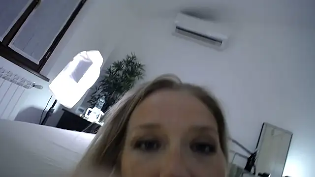 Miki87 webcam