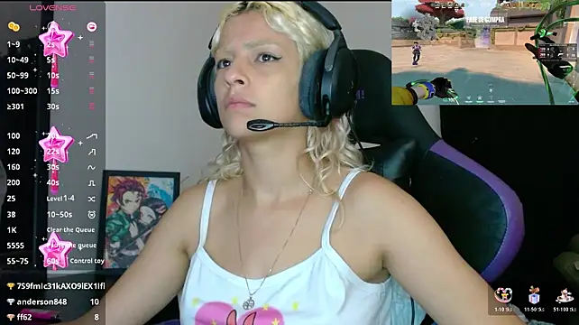 blondegamerr (F young) - show boobs{natural breasts]