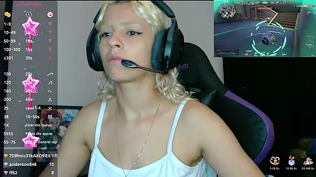 blondegamerr (F young) - show boobs{natural breasts]