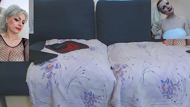 Playful_Golden_WOW webcam