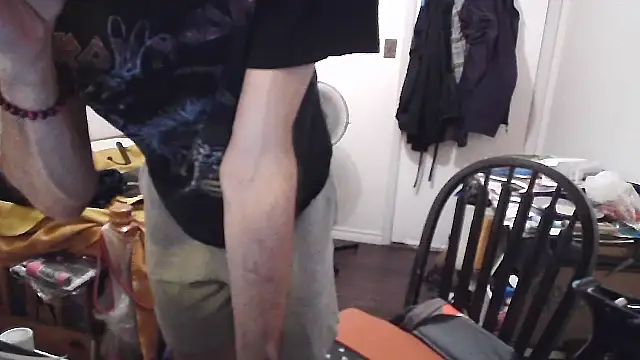 JohnnyMoves webcam
