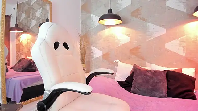 LalilaBrunettee webcam