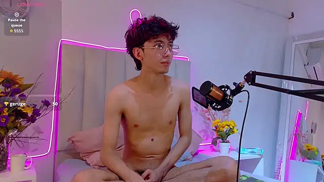 Twink_Sebas7 webcam