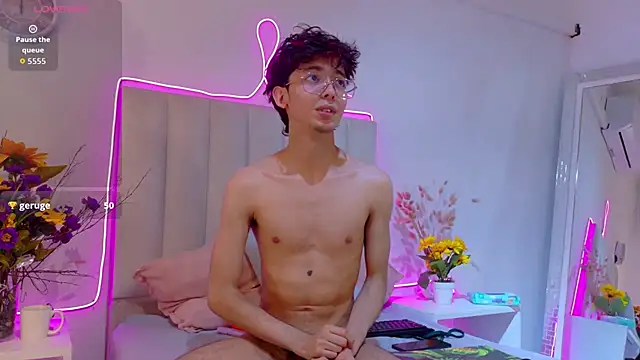 Twink_Sebas7 webcam