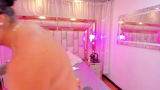 Francesca_Skuirt webcam