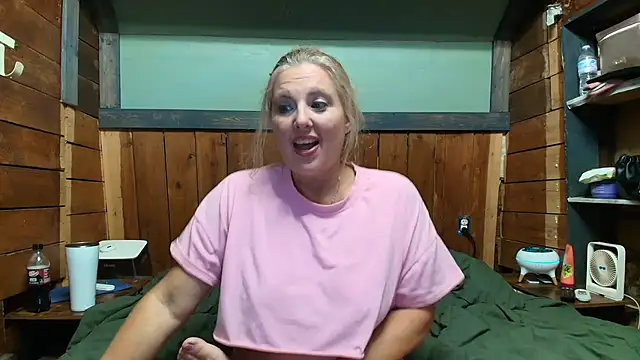 lisaxlovexxx live room snapshot on Stripchat