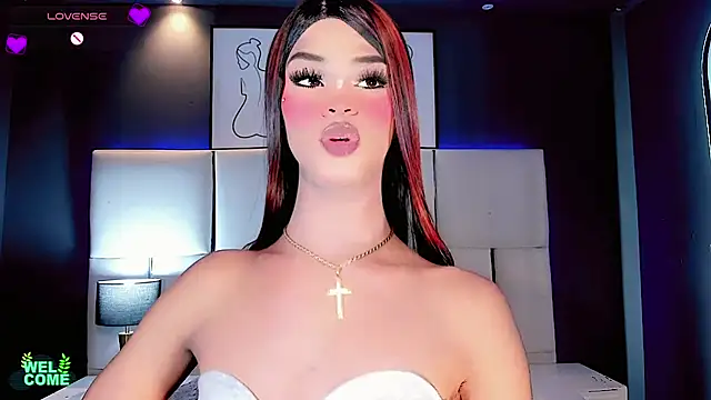 Kornylovee live cam on StripChat
