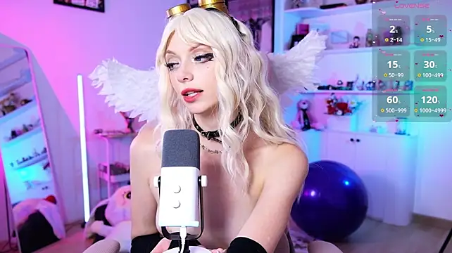 HolliWould_ webcam