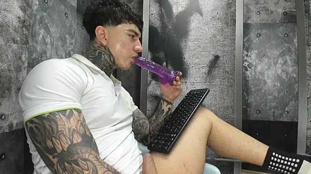 Gury_tattoo webcam