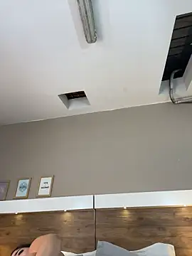 MiaFarkash webcam