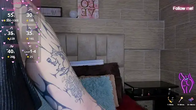 mia_devine_ webcam