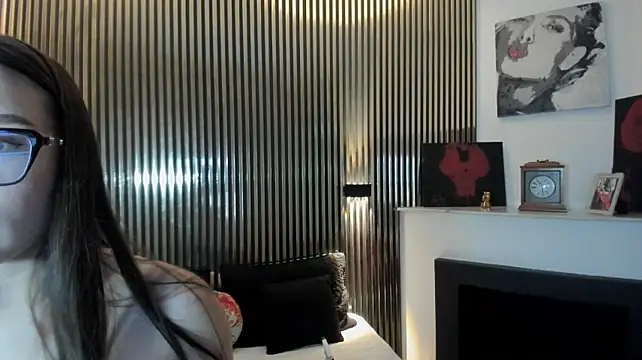 MadeleynRose webcam