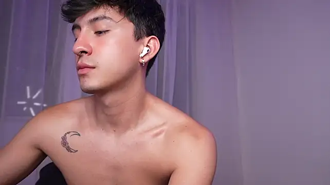 sweettaaron01 webcam
