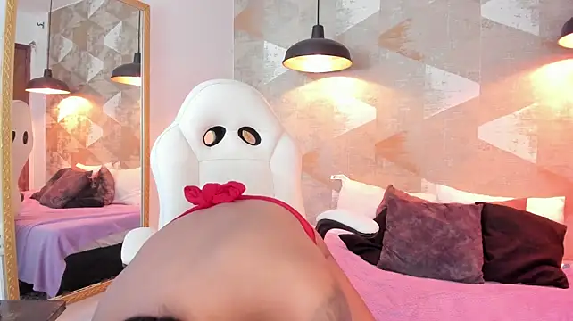 LalilaBrunettee webcam