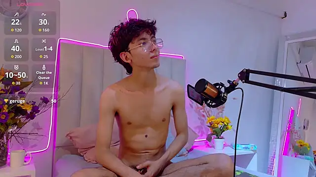 Twink_Sebas7 webcam
