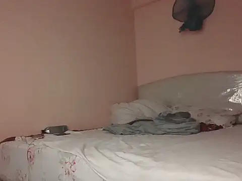 pinky-lips webcam
