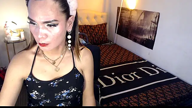 NinaDOM4CUM webcam