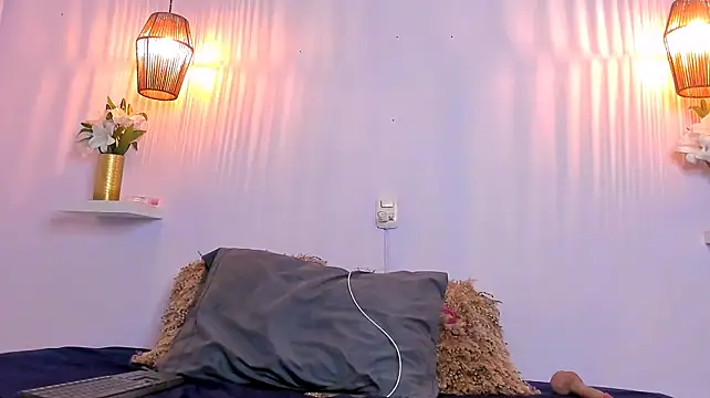 Nahiaraa__ webcam