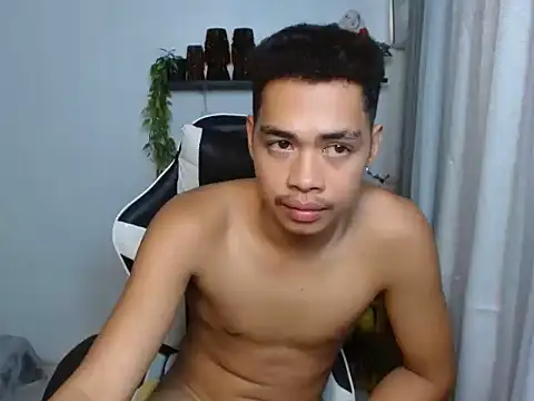 curlyasian_njxx