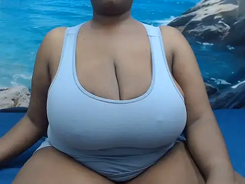 SexyBoobs44DD webcam