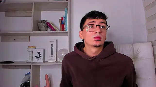 Aaron_Tate webcam
