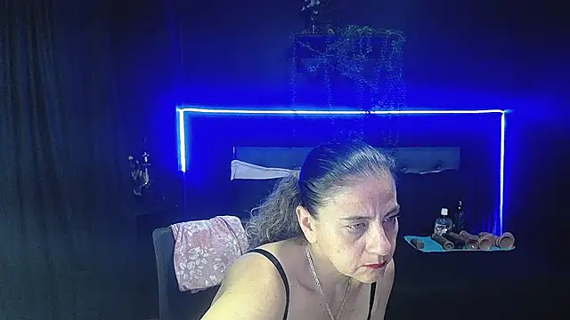 sasi_luna live cam on StripChat