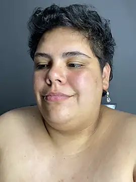 Hailey_Curvy