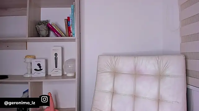 Aaron_Tate webcam