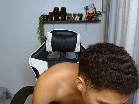 curlyasian_njxx webcam