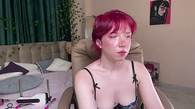Love_is_Lola webcam