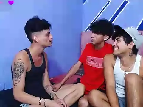FRIENDS_LATINOS webcam