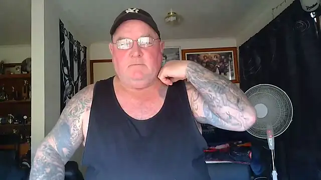 kinkyblueyes69 (M mature) - NAKED