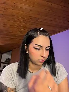 Hilary_pinkk webcam