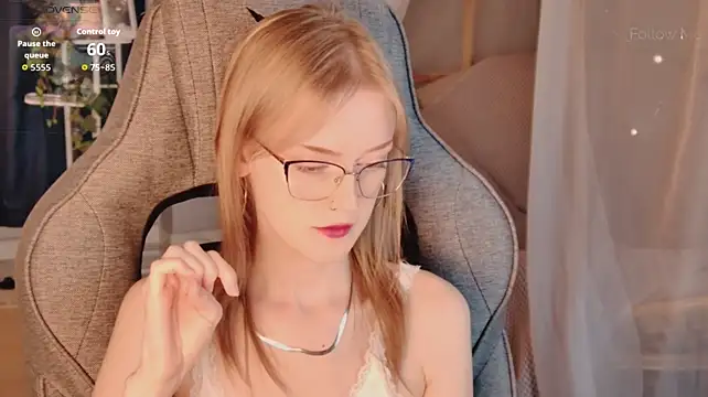 KiraMontoya webcam
